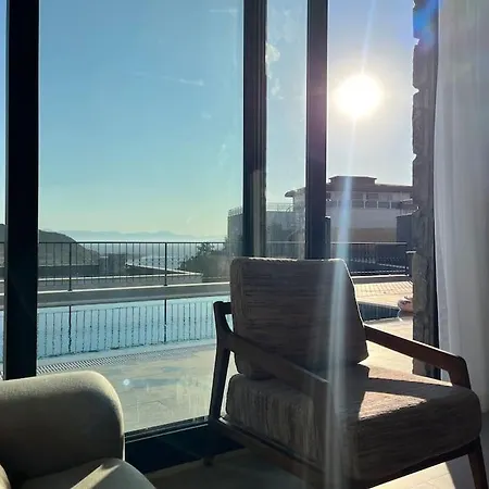 Luxury Sea View With Pool וילה גומושלוק